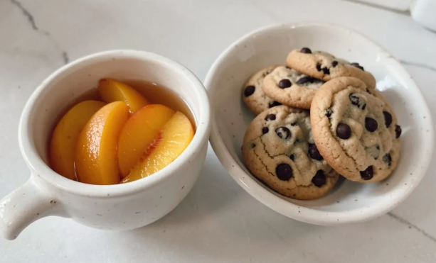 Peaches and cookies after-meal dessert